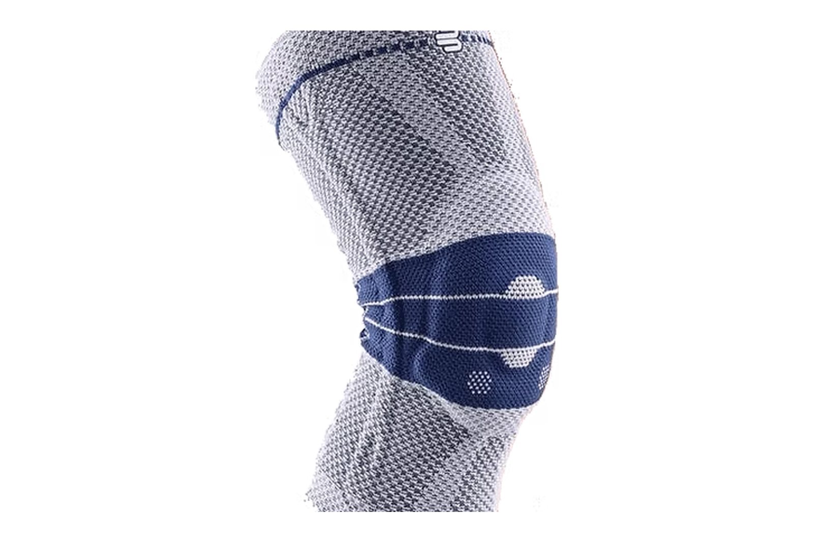 Gestrickte Kniebandage mit blauer Pelotte am Bein